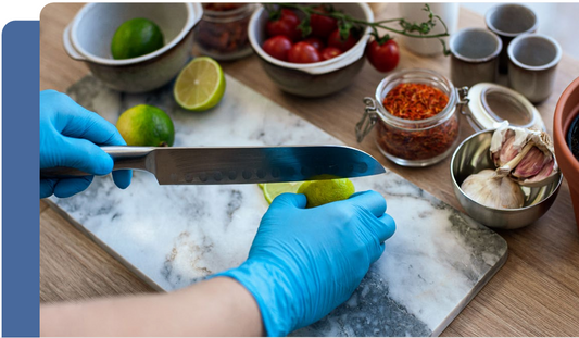 easyCARE 藍色丁腈檢查手套(中碼 M)|食品級無粉手套|無乳膠一次性醫療用手套|歐洲製造 AQL1.0 認證品質|一次性丁晴手套|每盒100隻